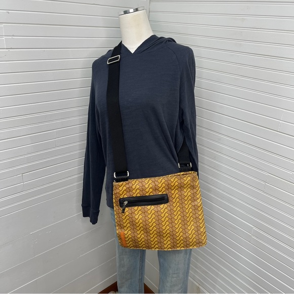 Michelle & Yvette Handbags - !FINAL CHANCE! MY Michele & Yvette Oilcloth Crossbody Bag